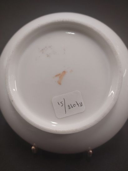 Paris



Porcelain tea cup and saucer with...