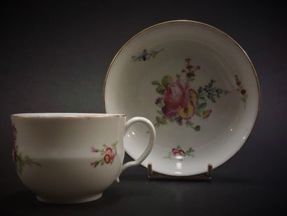 Paris



Porcelain cup and saucer with polychrome...