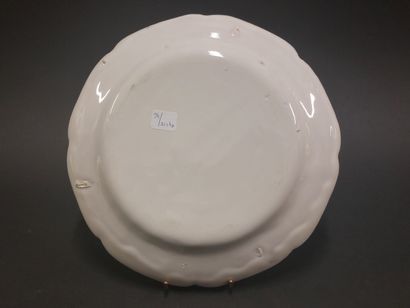 Niderviller



Earthenware plate with contoured...