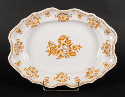 Moustiers



Oval dish with contoured edge...