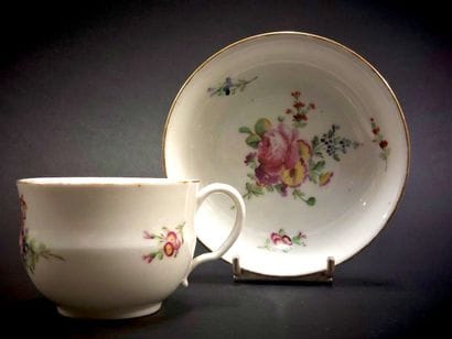Paris



Porcelain cup and saucer with polychrome...