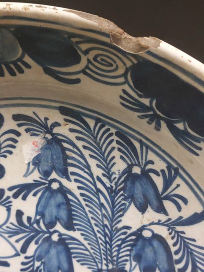 Delft



Round earthenware dish decorated...