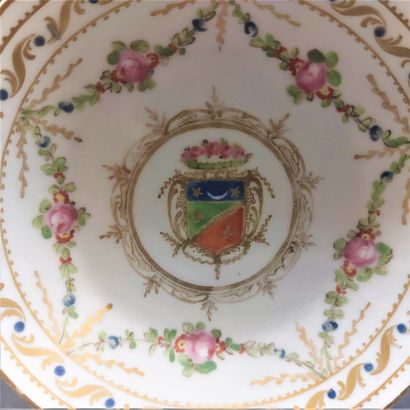 Paris



Cup of form litron and its saucer...