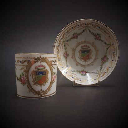 Paris



Cup of form litron and its saucer...