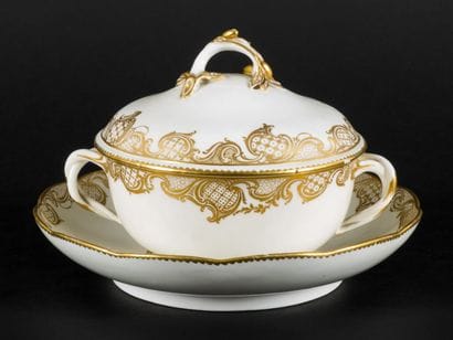 Sevres



Round covered ecuelle and its circular...