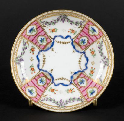 Paris



Porcelain bowl and saucer with polychrome...