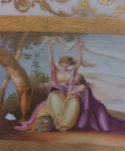 Paris



Porcelain plate with polychrome...