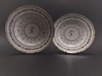 Vincennes



Two hard porcelain soup plates...