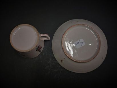 Moustiers



Earthenware cup and its saucer...