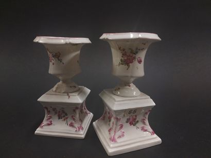 Mennecy



Pair of Medici vases in soft porcelain...
