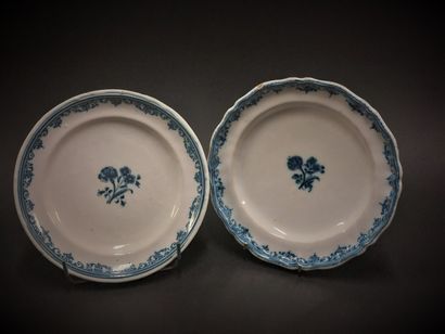 Moustiers



Two earthenware plates decorated...
