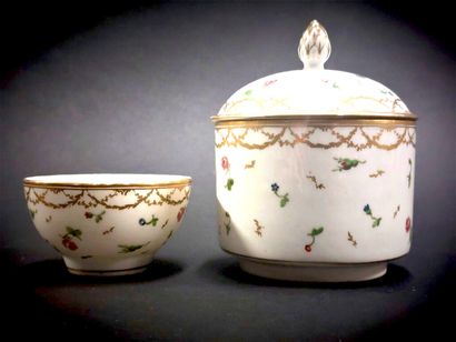 Nyon



Covered cylindrical sugar pot and...