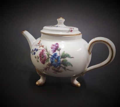 Vincennes



Rare covered teapot in soft...