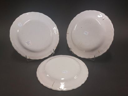 Moustiers



Three plates with contoured...