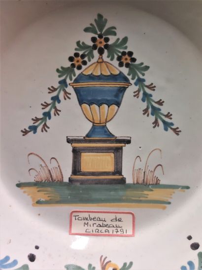 Nevers



Plate with contoured edge with...