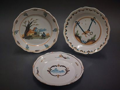 Nevers



Three plates with contoured edge...
