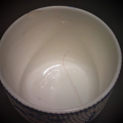 Tournai



Covered sugar pot in soft porcelain...