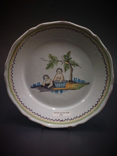 Nevers



Earthenware plate with contoured...