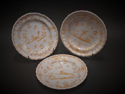 Moustiers



Three plates with contoured...