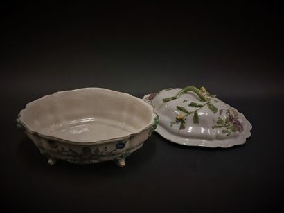 Southwest



Oval earthenware covered tureen...
