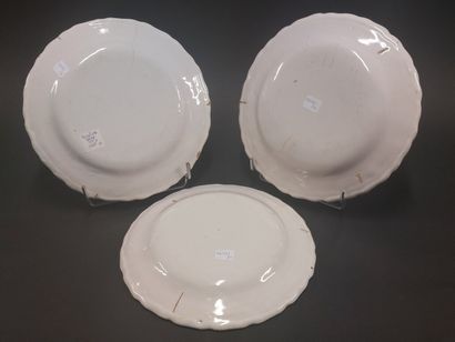 Moustiers



Three plates with contoured...