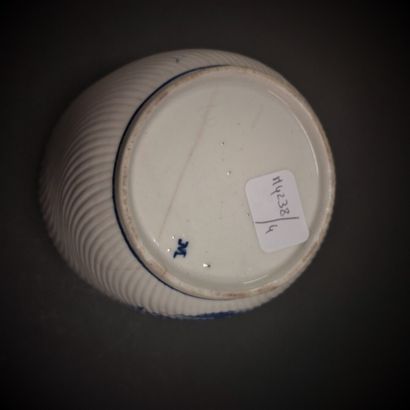 Tournai



Covered sugar pot in soft porcelain...