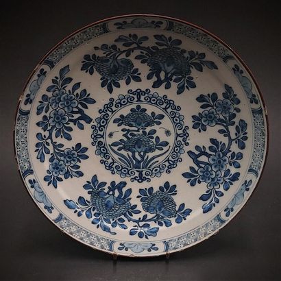Delft



Round earthenware dish decorated...