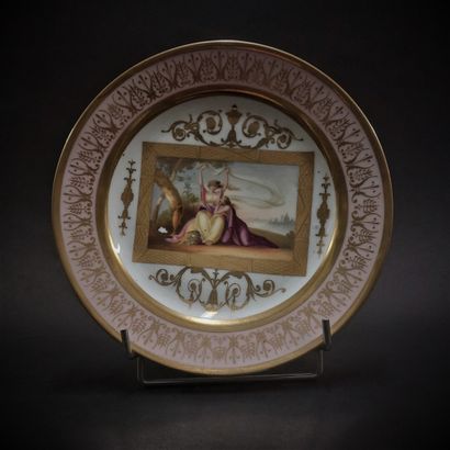 Paris



Porcelain plate with polychrome...