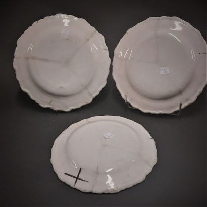 Moustiers



Three plates with contoured...