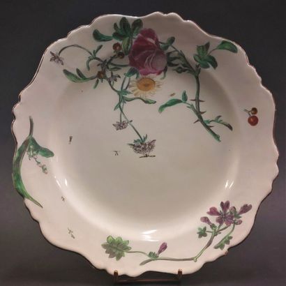 Marseille



Earthenware plate with contoured...