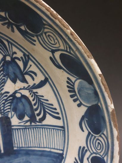 Delft



Round earthenware dish decorated...