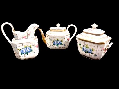 Paris



Part of a porcelain service with...