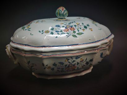 Rouen



Covered oval earthenware tureen...