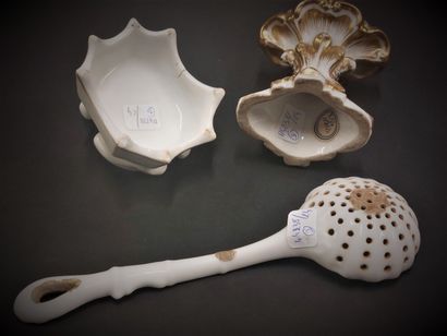 Paris



Two porcelain toothpick holders,...