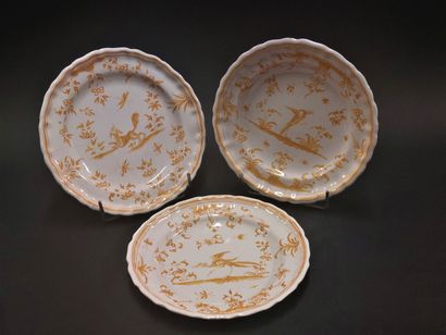Moustiers



Three plates with contoured...