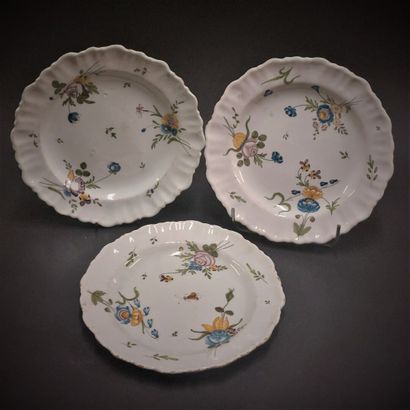 Moustiers



Three plates with contoured...