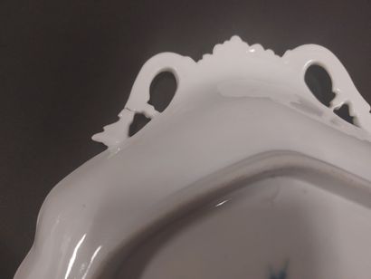 Paris



Pair of porcelain compotiers shell...