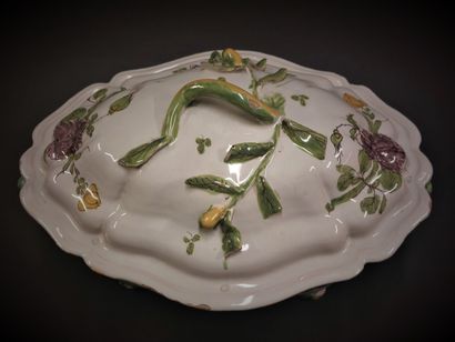 Southwest



Oval earthenware covered tureen...