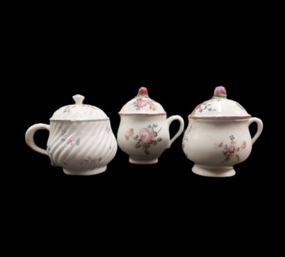 Mennecy



Three soft porcelain juice jars...