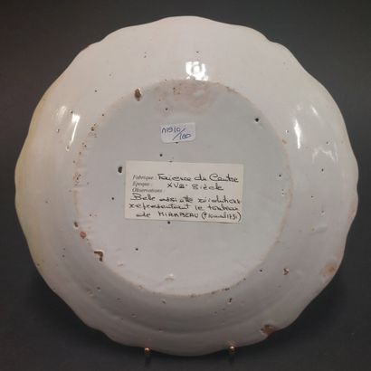 Nevers



Plate with contoured edge with...
