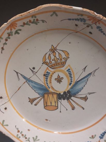 Nevers



Four plates with contoured edge...