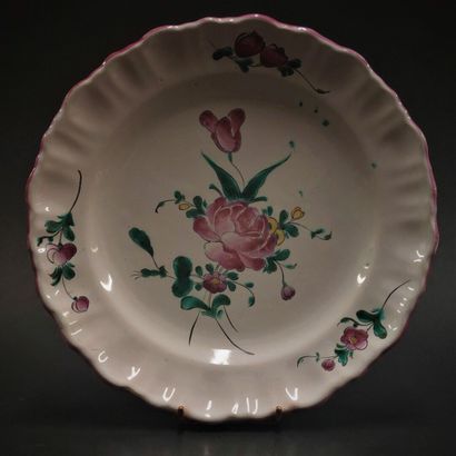 Moustiers



Plate with contoured edge out...