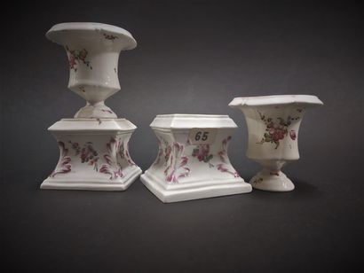 Mennecy



Pair of Medici vases in soft porcelain...