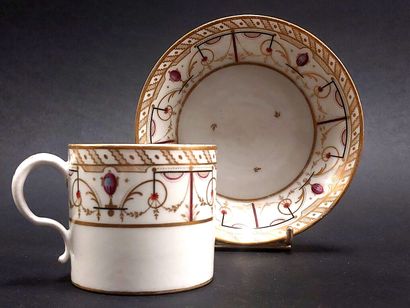 Paris



Porcelain cup and saucer with polychrome...