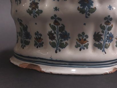 Moustiers



Pair of earthenware bouquetières...