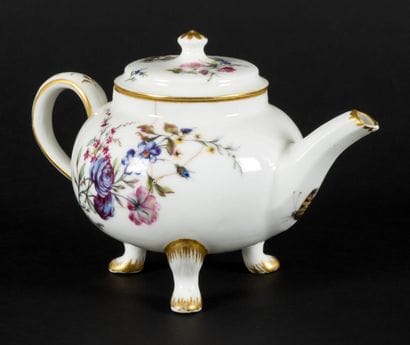 Vincennes



Rare covered teapot in soft...