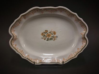 Moustiers



Oval dish with contoured edge...