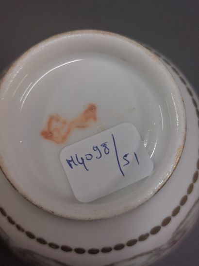 Paris



Porcelain tea cup and saucer with...