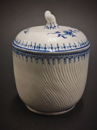 Tournai



Covered sugar pot in soft porcelain...