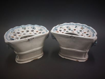 Moustiers



Pair of earthenware bouquetières...
